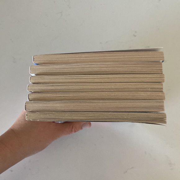 I survived 7 books Chicago Gettysburg D-Day Earthquake Nazi blizzard Grizzlies - Picture 10 of 13